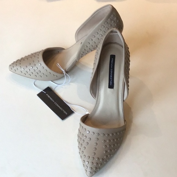 French Connection  Forever Studded Pump Ivory 3.5” heel. Size 6.5 NWT - Picture 1 of 5